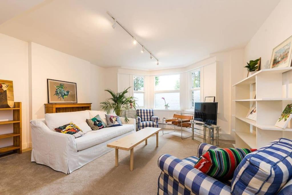 Spacious 2 Bed Garden Flat By The Thames+parking Appartamento